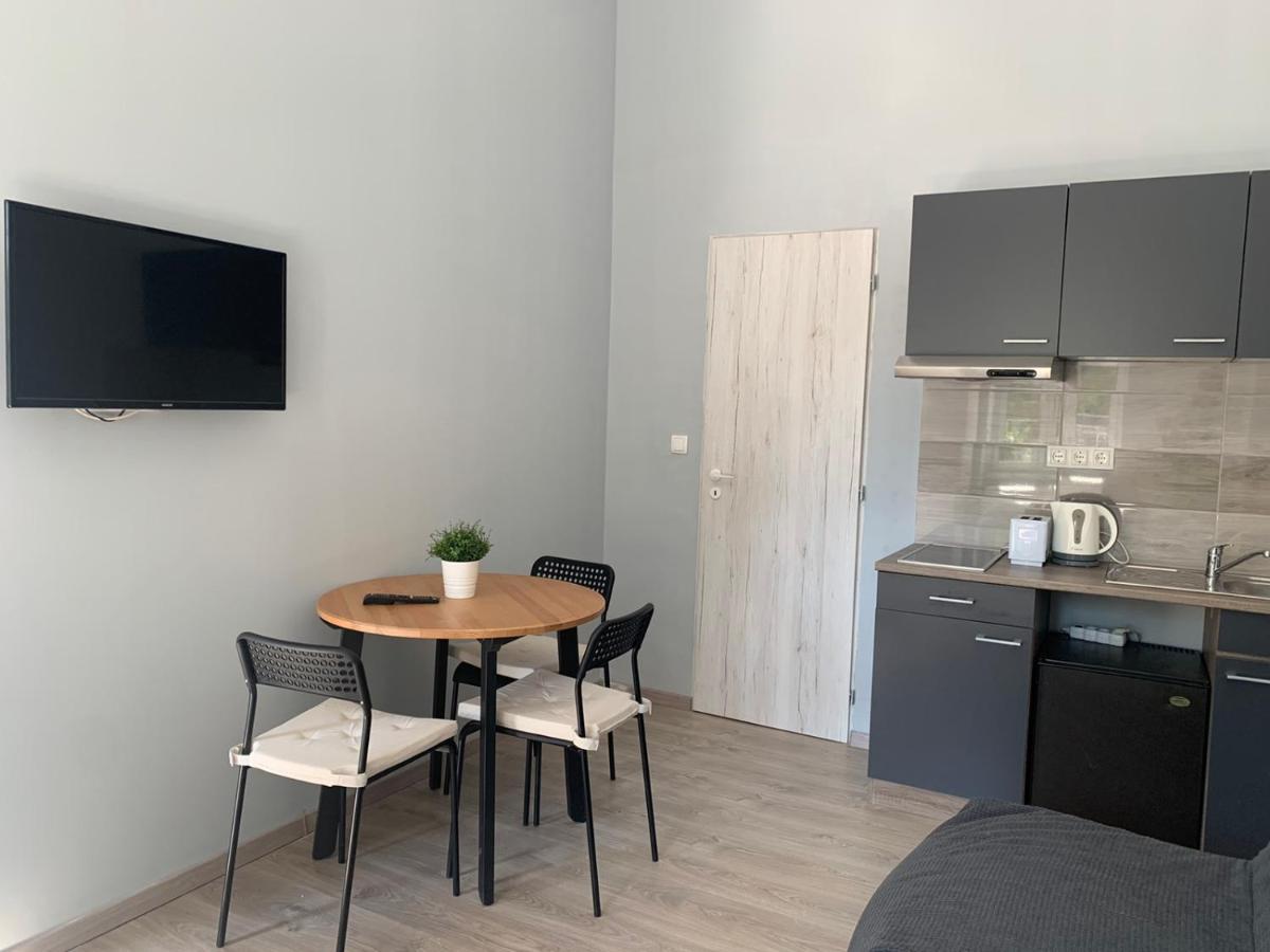 Kinizsi Udvar Apartmanhaz Balatonboglár Buitenkant foto
