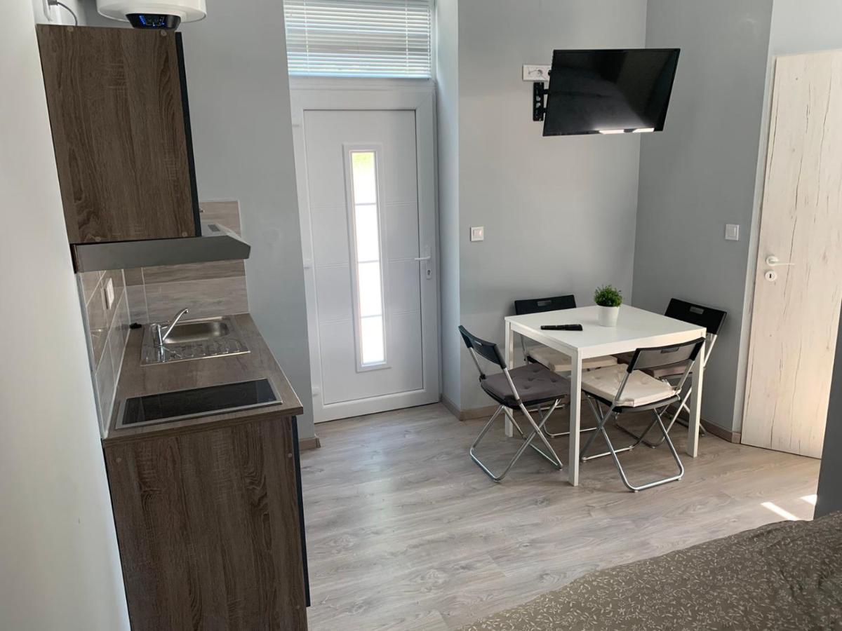 Kinizsi Udvar Apartmanhaz Balatonboglár Buitenkant foto
