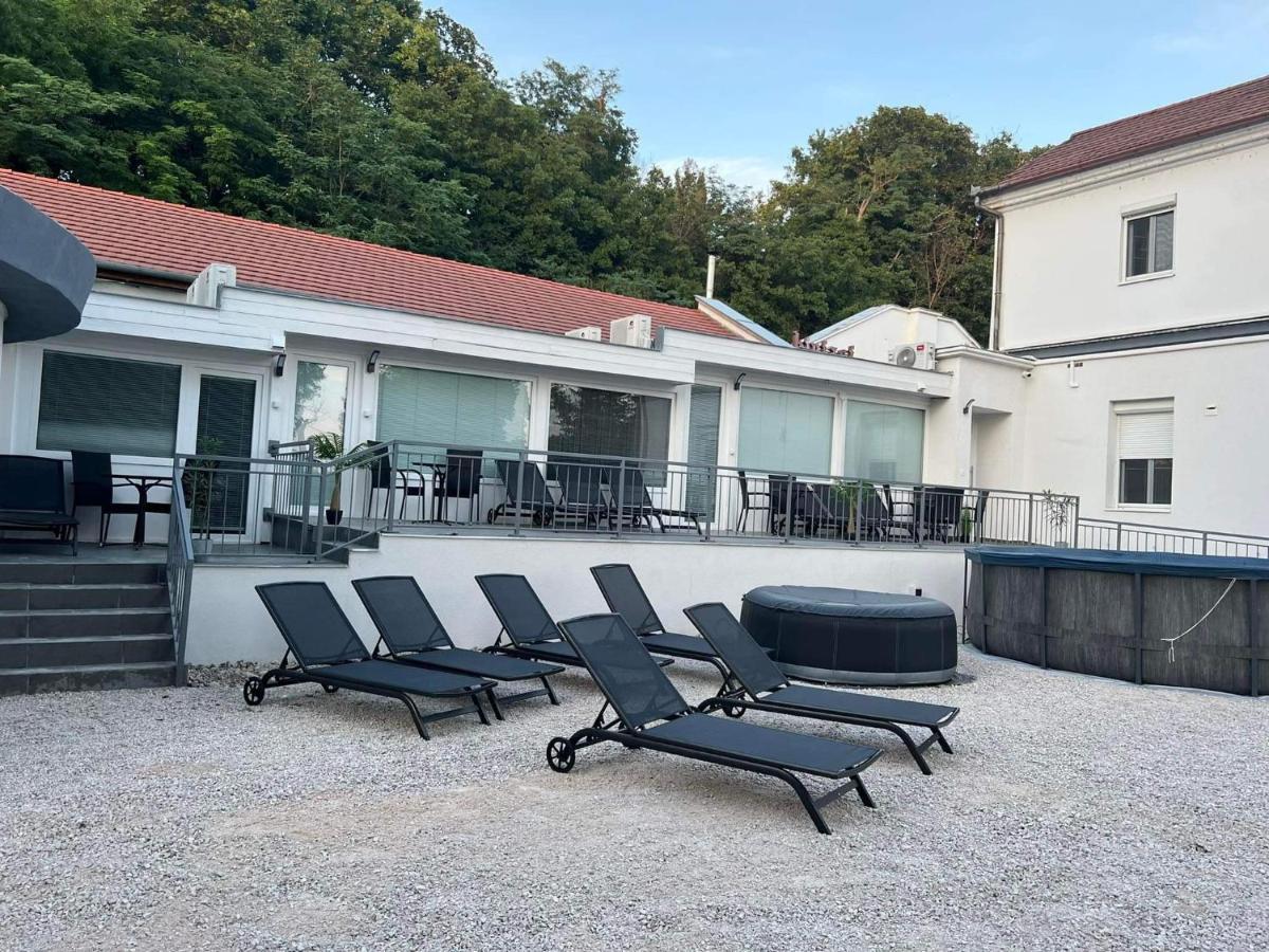 Kinizsi Udvar Apartmanhaz Balatonboglár Buitenkant foto