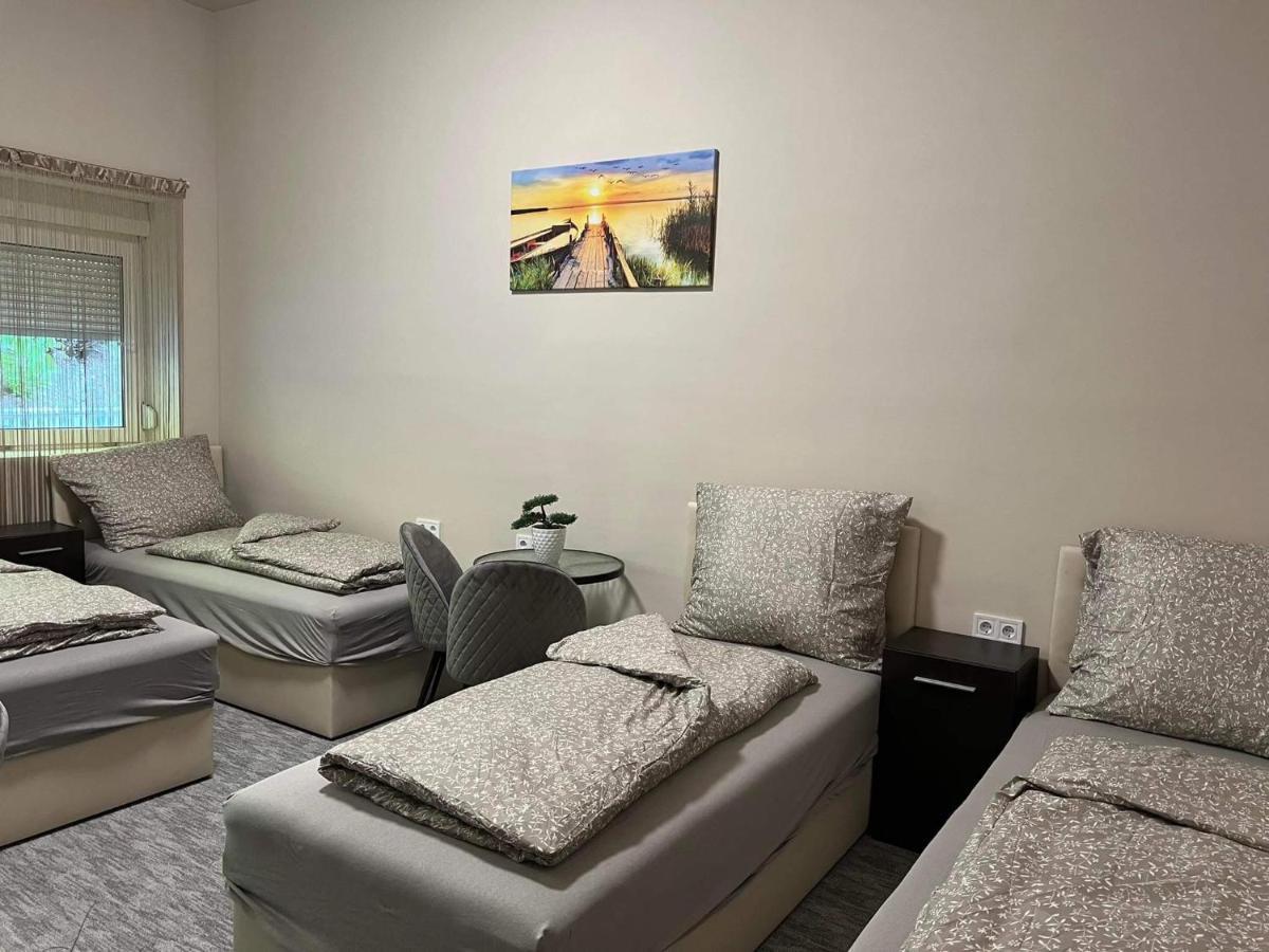 Kinizsi Udvar Apartmanhaz Balatonboglár Buitenkant foto