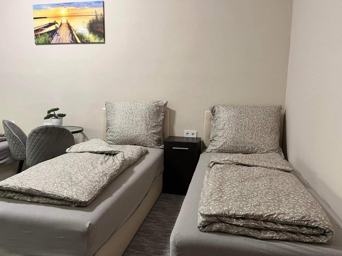 Kinizsi Udvar Apartmanhaz Balatonboglár Buitenkant foto