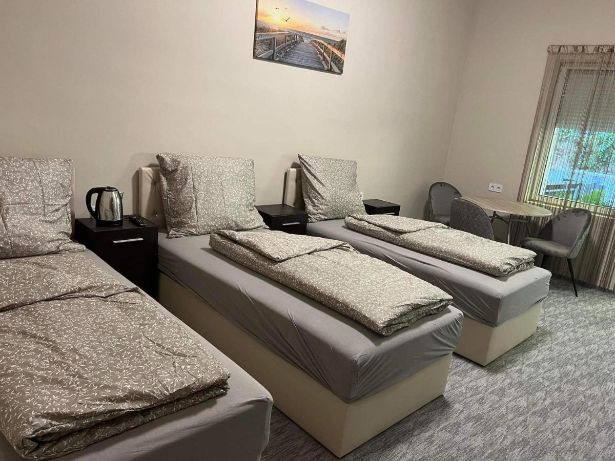 Kinizsi Udvar Apartmanhaz Balatonboglár Buitenkant foto