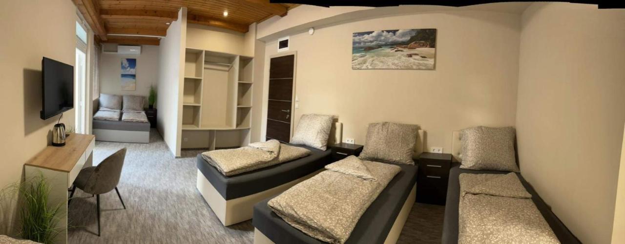 Kinizsi Udvar Apartmanhaz Balatonboglár Buitenkant foto