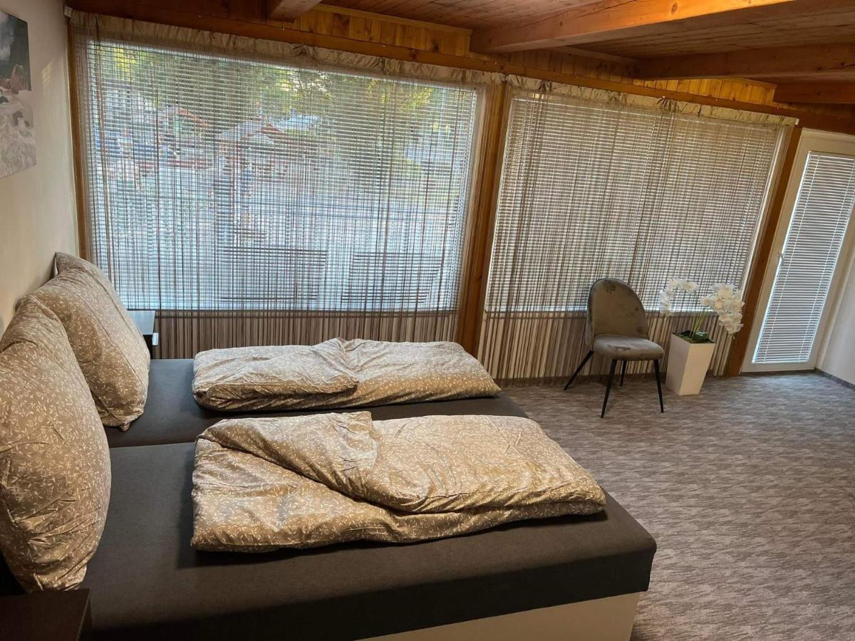 Kinizsi Udvar Apartmanhaz Balatonboglár Buitenkant foto
