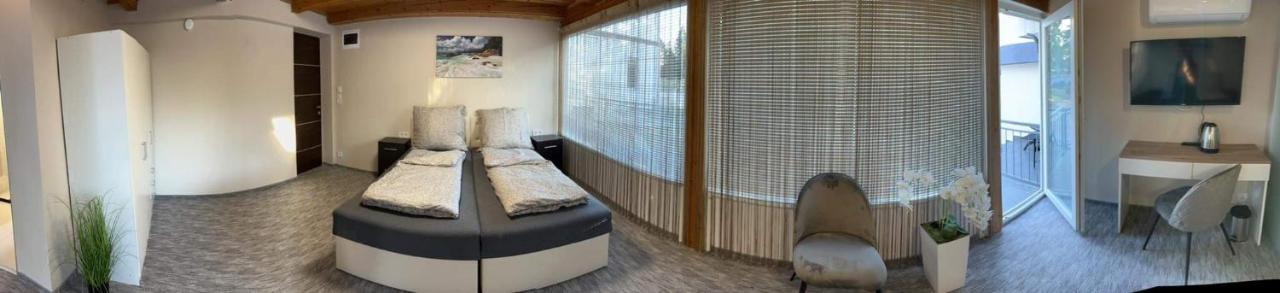 Kinizsi Udvar Apartmanhaz Balatonboglár Buitenkant foto