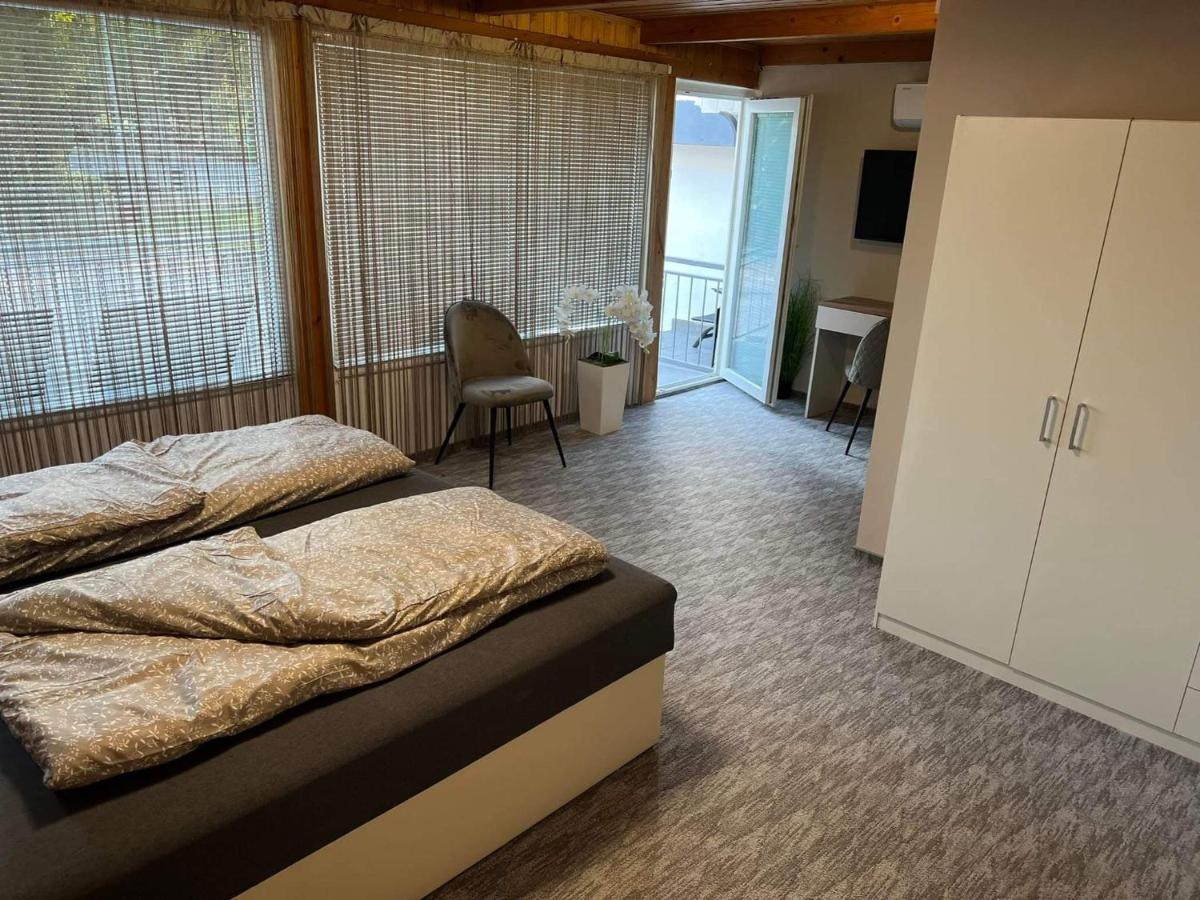 Kinizsi Udvar Apartmanhaz Balatonboglár Buitenkant foto