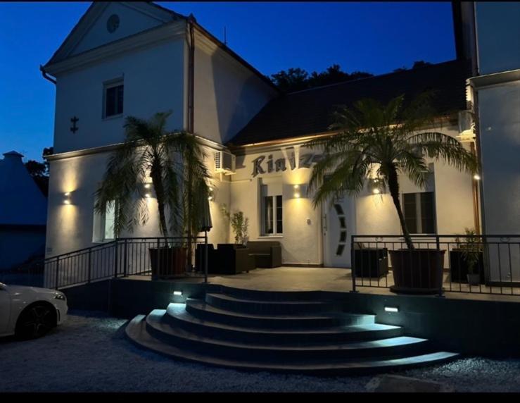 Kinizsi Udvar Apartmanhaz Balatonboglár Buitenkant foto