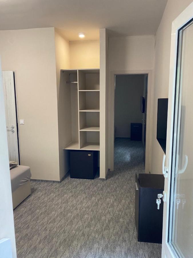 Kinizsi Udvar Apartmanhaz Balatonboglár Buitenkant foto