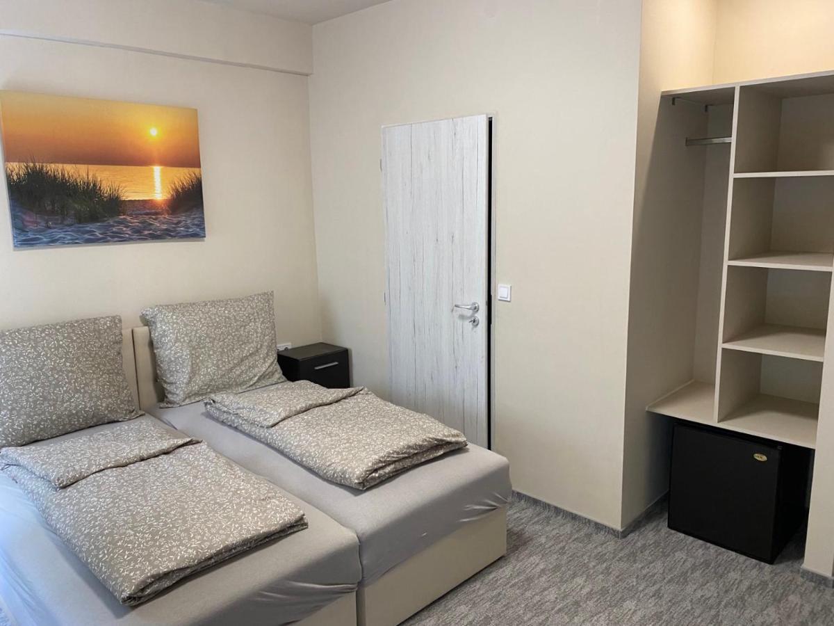 Kinizsi Udvar Apartmanhaz Balatonboglár Buitenkant foto