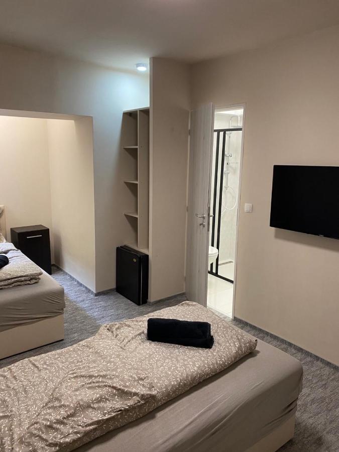 Kinizsi Udvar Apartmanhaz Balatonboglár Buitenkant foto