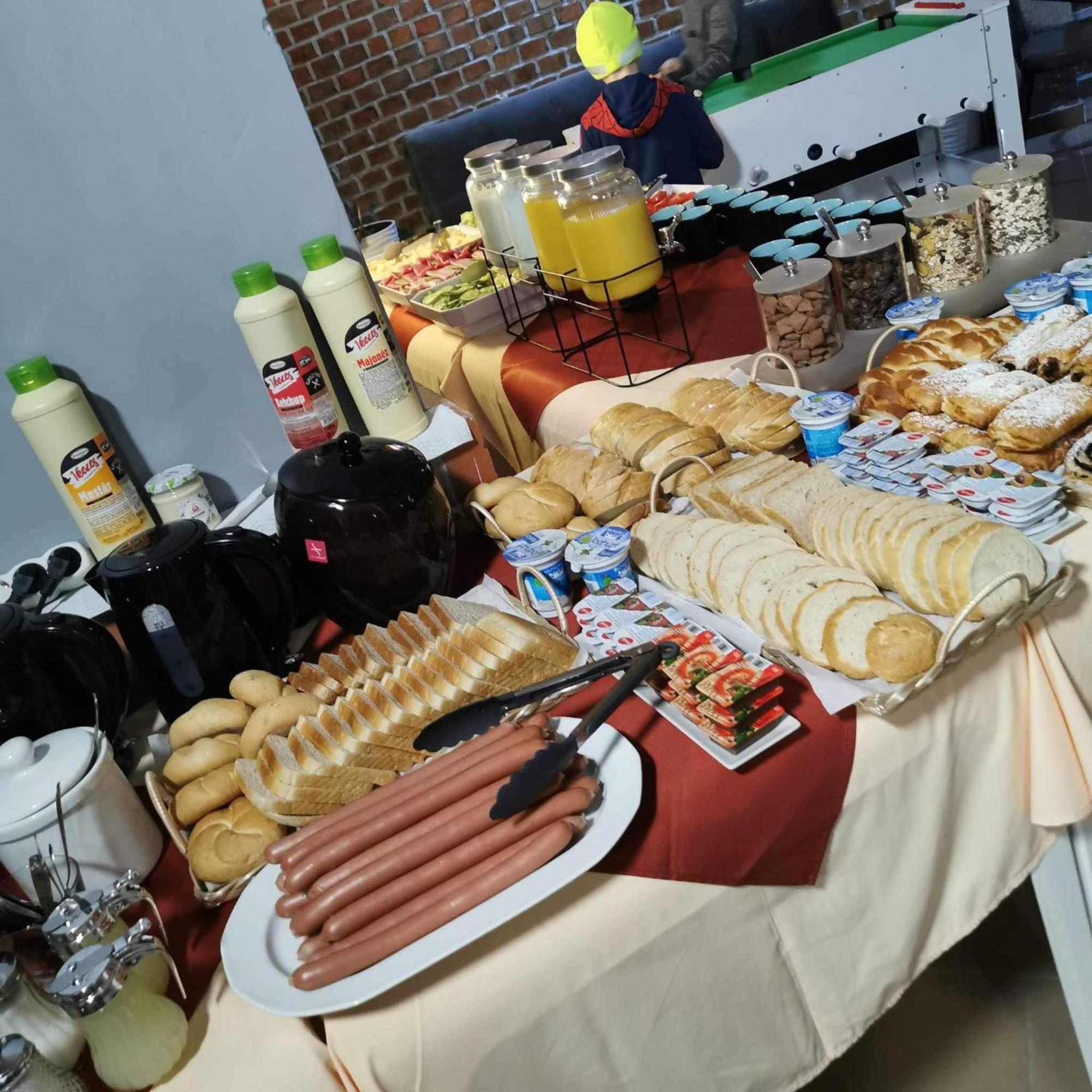 Kinizsi Udvar Apartmanhaz Balatonboglár Buitenkant foto