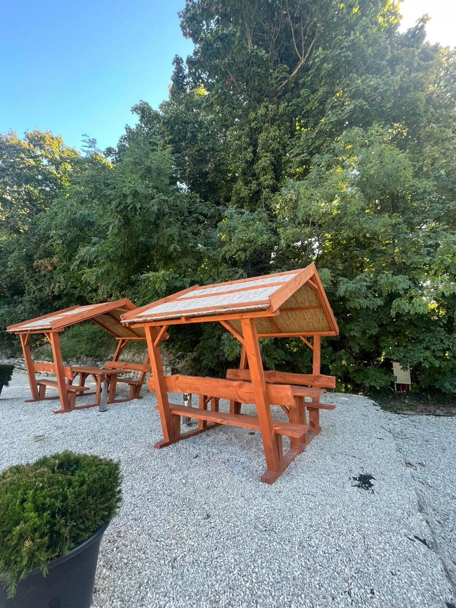 Kinizsi Udvar Apartmanhaz Balatonboglár Buitenkant foto