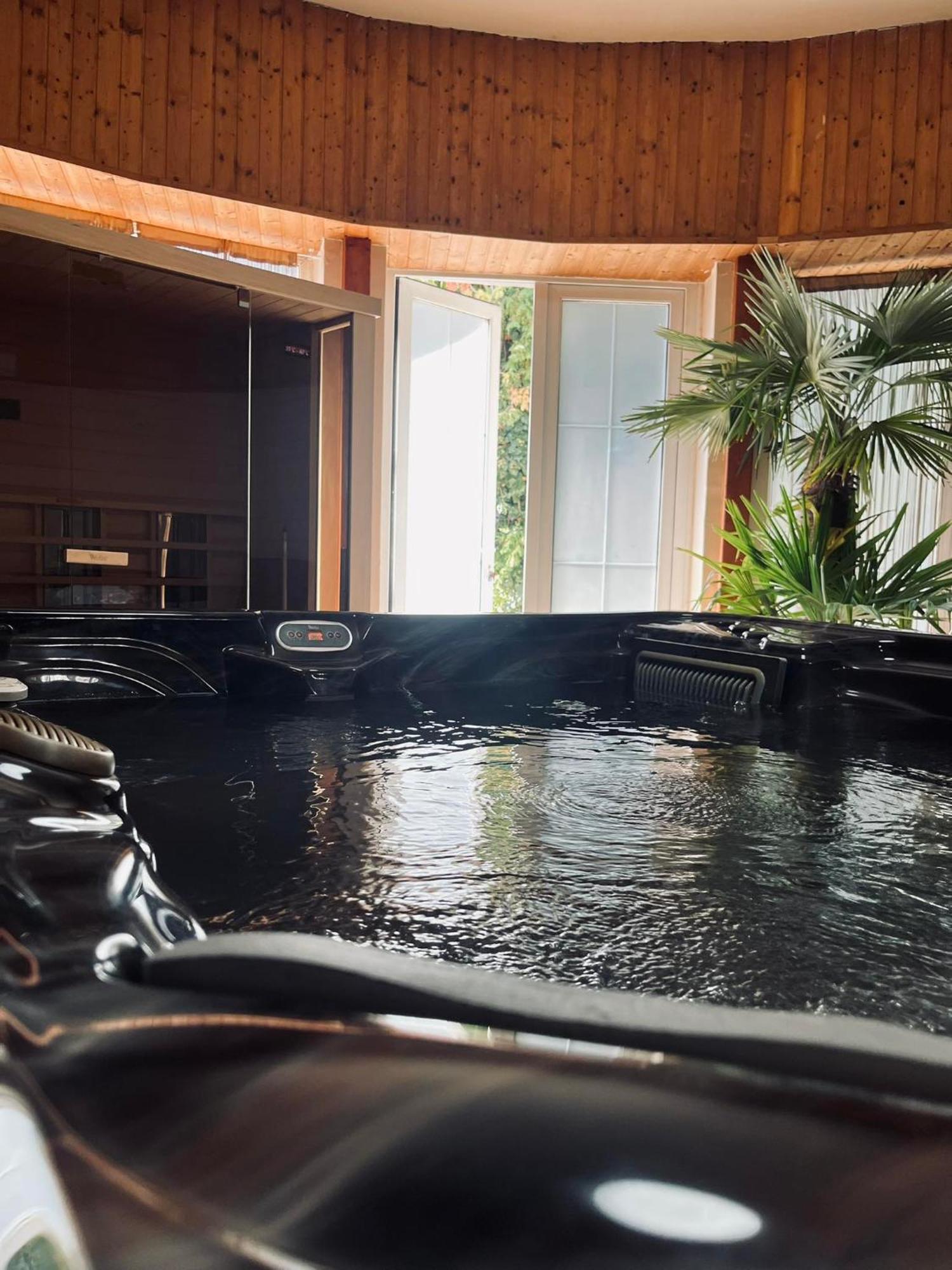 Kinizsi Udvar Apartmanhaz Balatonboglár Buitenkant foto