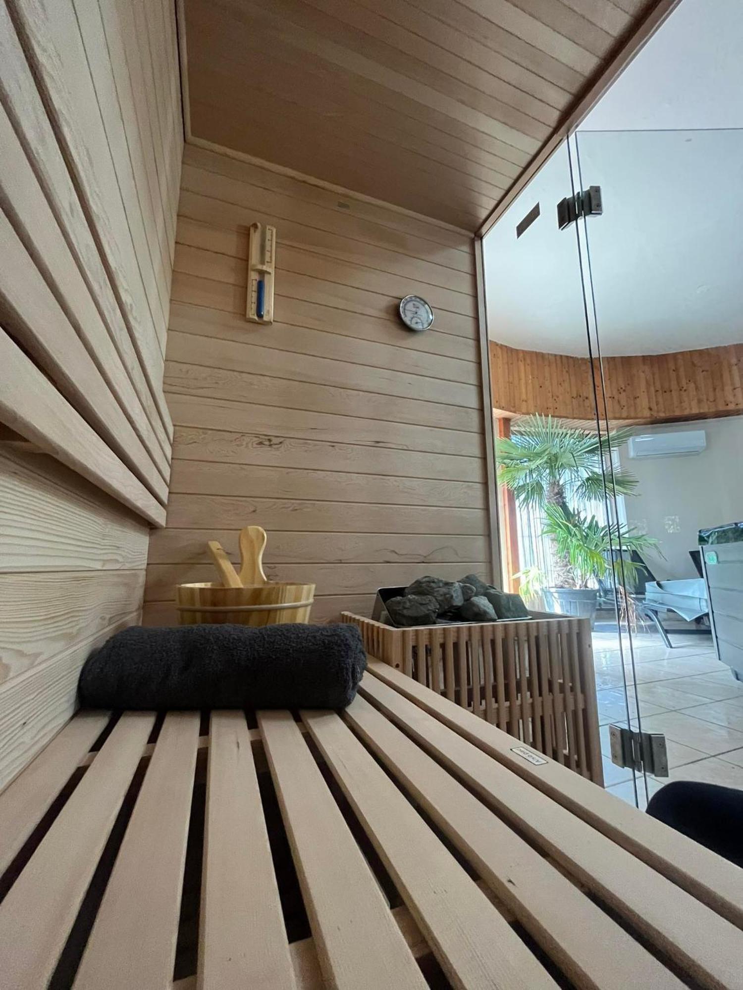 Kinizsi Udvar Apartmanhaz Balatonboglár Buitenkant foto