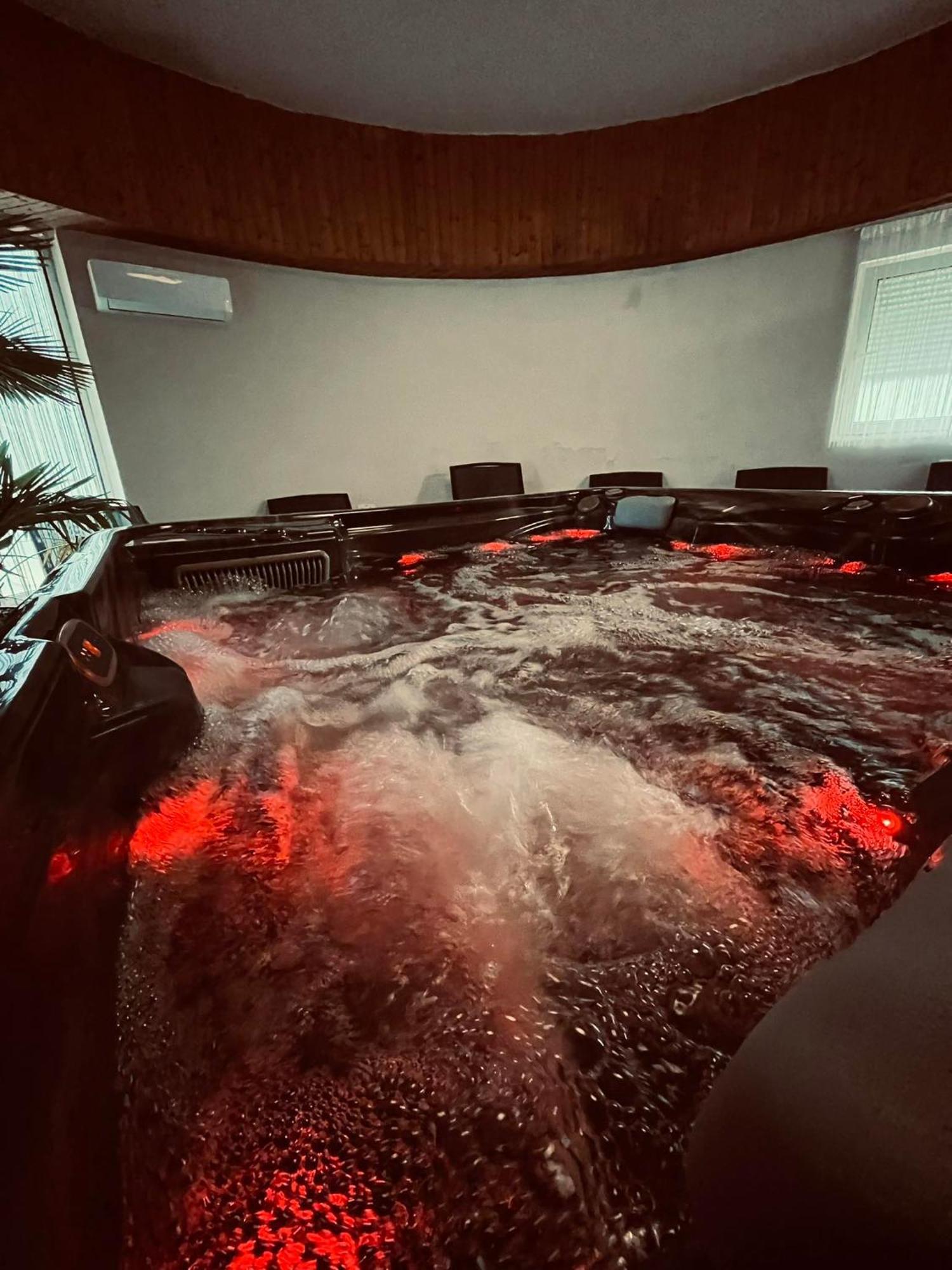 Kinizsi Udvar Apartmanhaz Balatonboglár Buitenkant foto