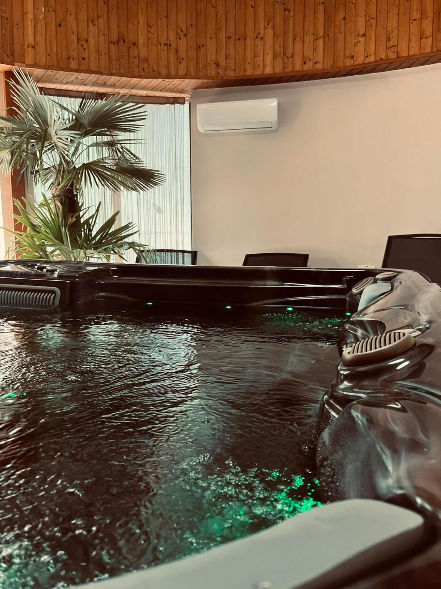 Kinizsi Udvar Apartmanhaz Balatonboglár Buitenkant foto