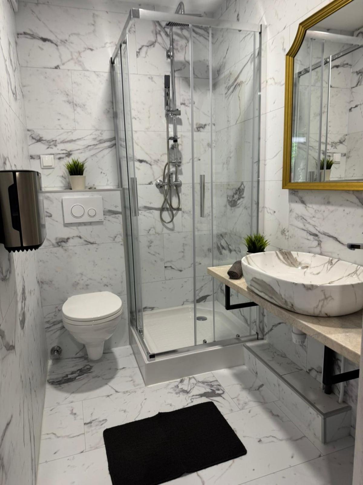 Kinizsi Udvar Apartmanhaz Balatonboglár Buitenkant foto