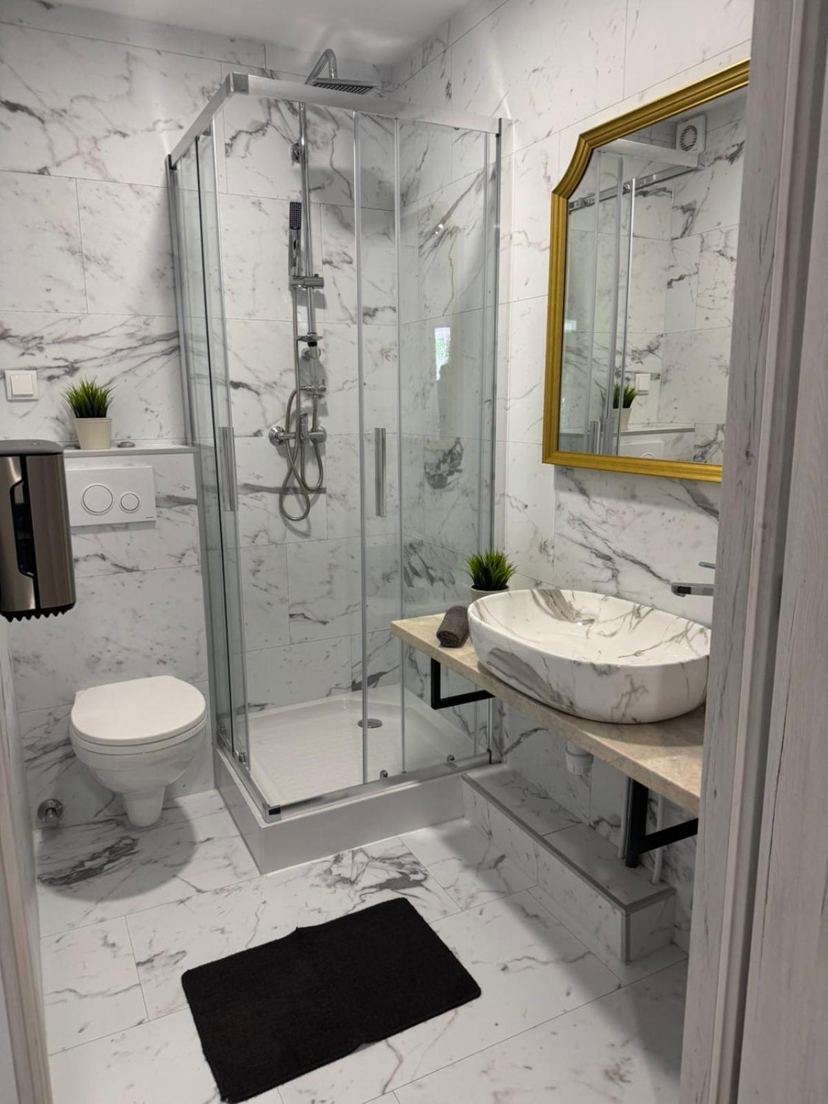 Kinizsi Udvar Apartmanhaz Balatonboglár Buitenkant foto