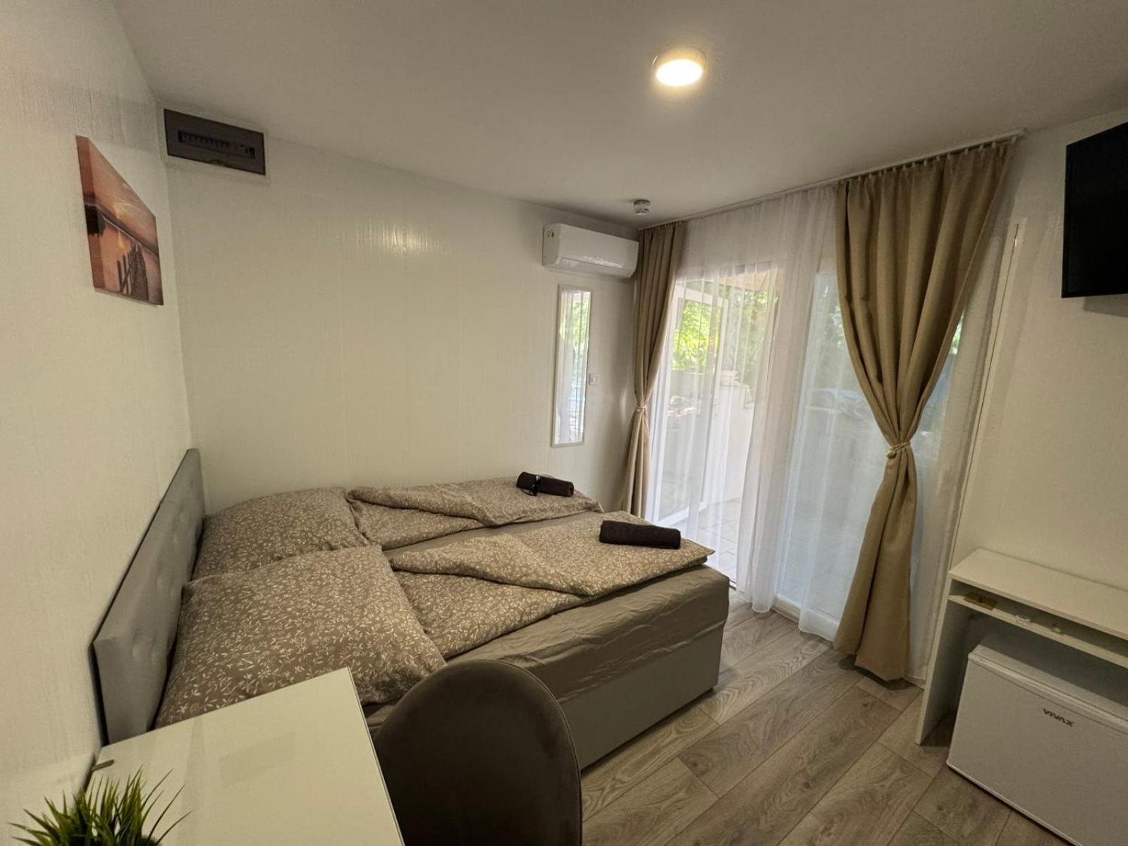 Kinizsi Udvar Apartmanhaz Balatonboglár Buitenkant foto